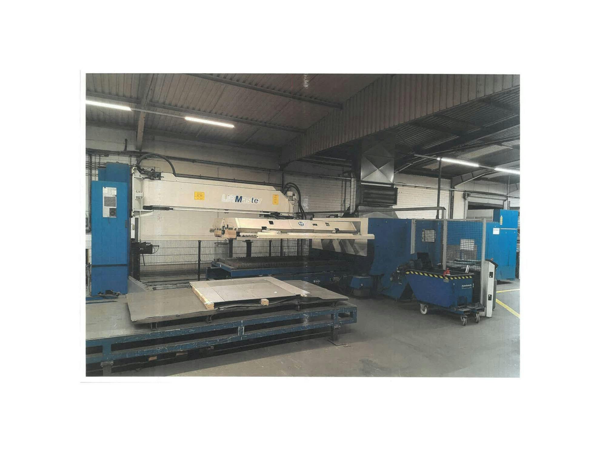 Vista frontal de la máquina TRUMPF Laser 50/30