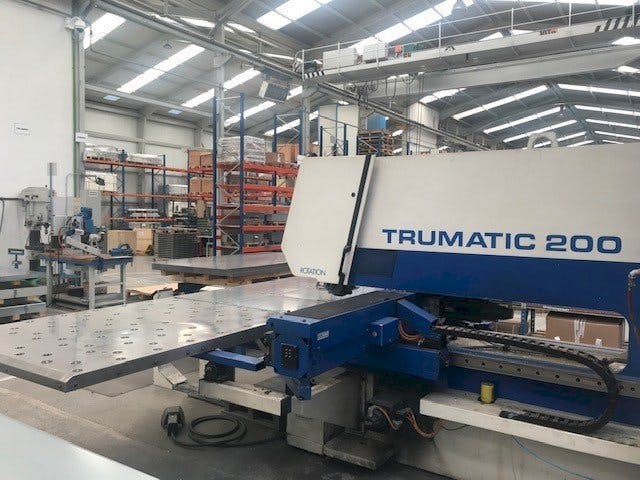 Vista lateral izquierda de la máquina Trumpf Trumatic 200