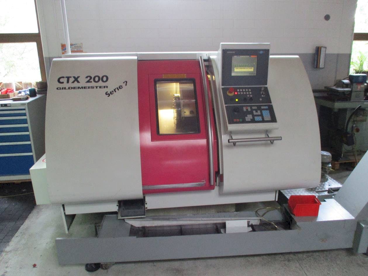 Vista frontal de la máquina Gildemeister CTX 200