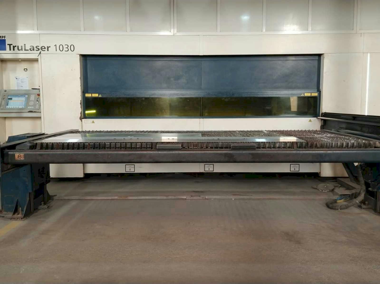 Vista frontal de la máquina Trumpf True Laser 1030