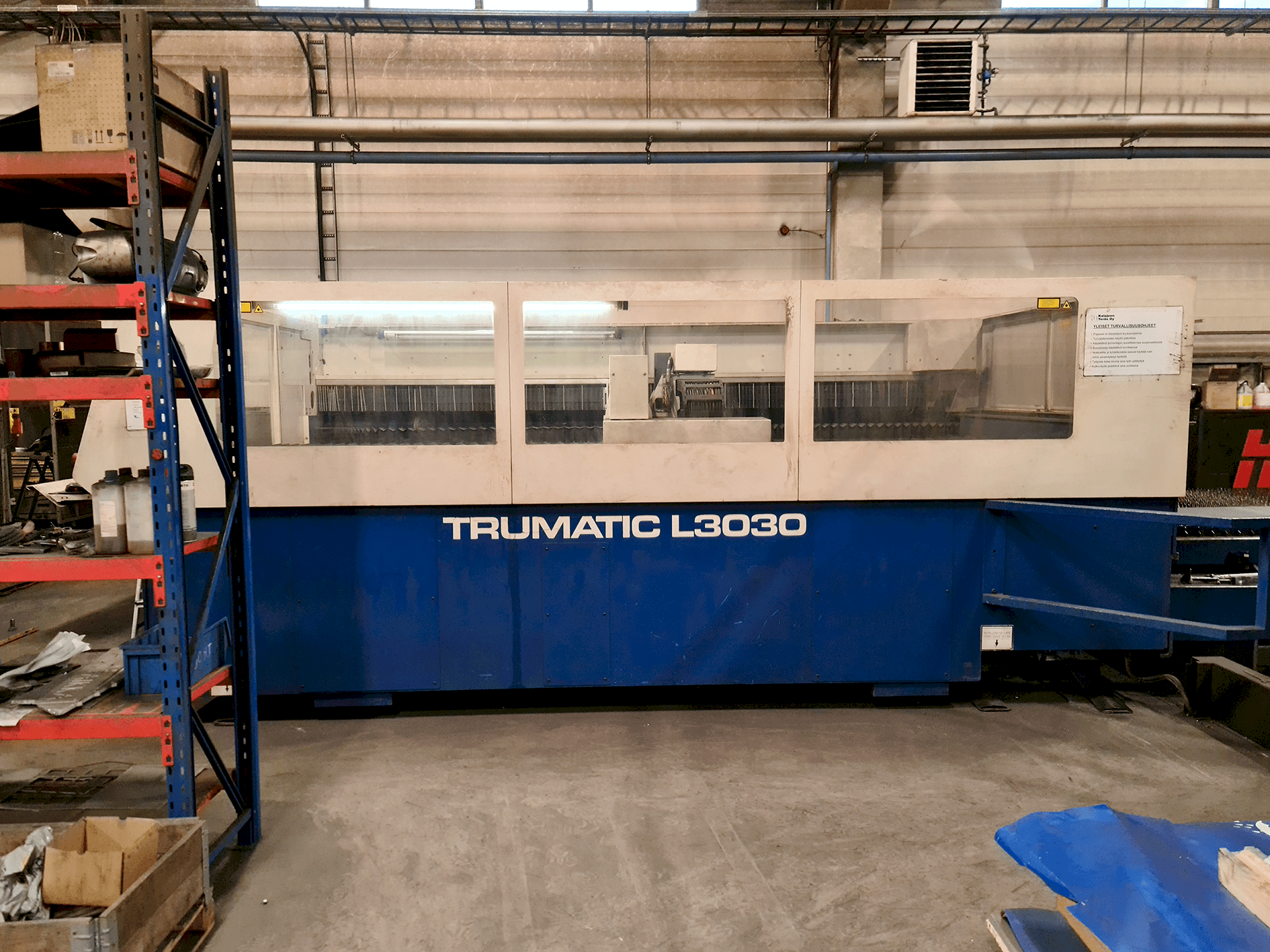 Vista frontal de la máquina Trumpf Trumatic L3030 4kW