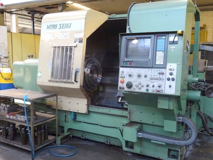 Vista frontal de la máquina MORI SEIKI Sl65