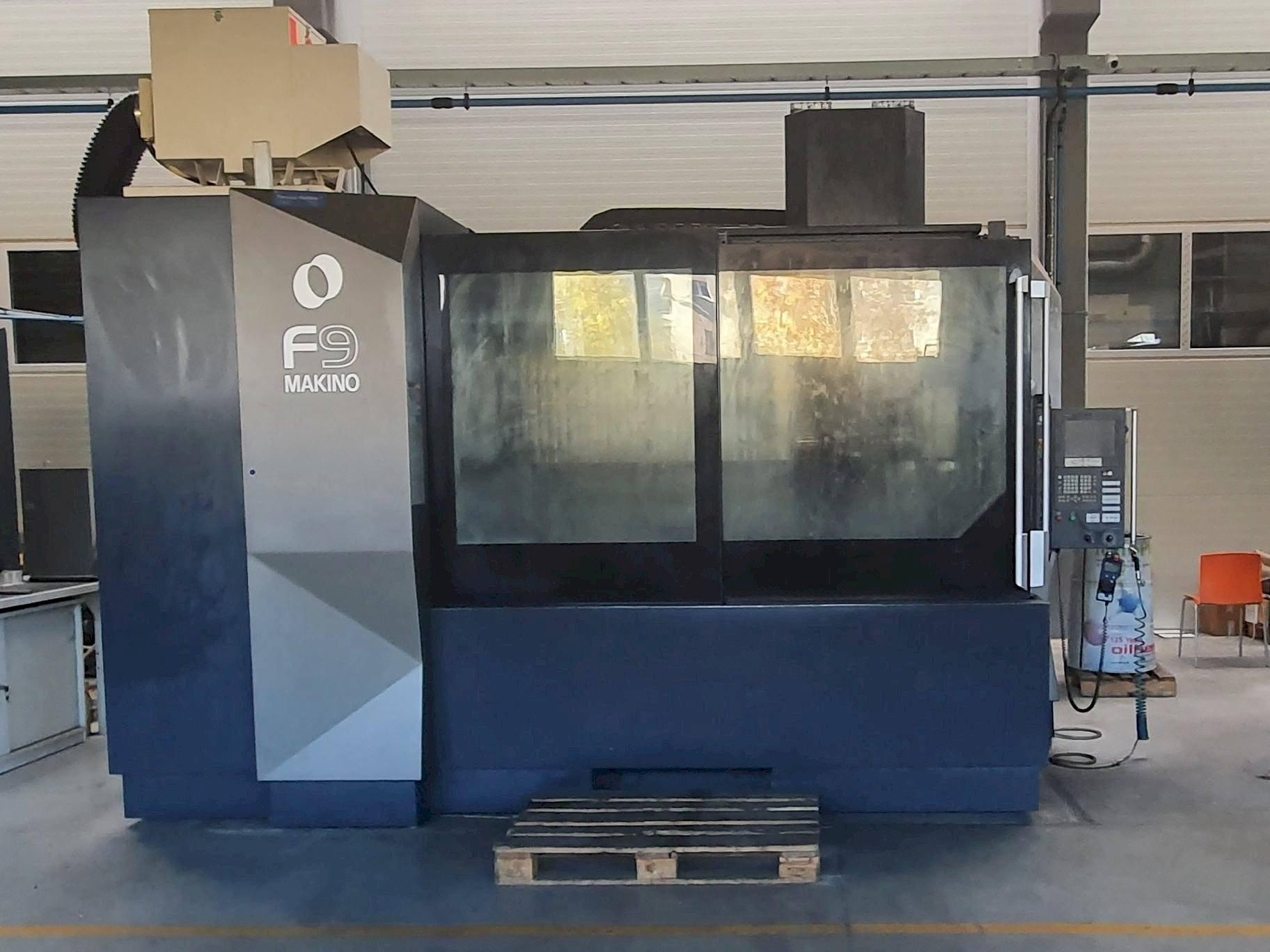 Vista frontal de la máquina Makino F9