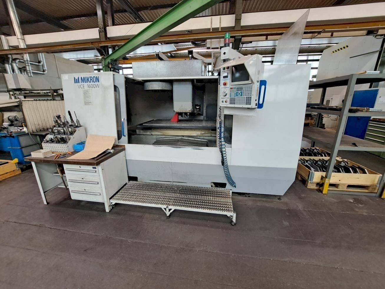 Vista frontal de la máquina HAAS MIKRON VCE 1600W