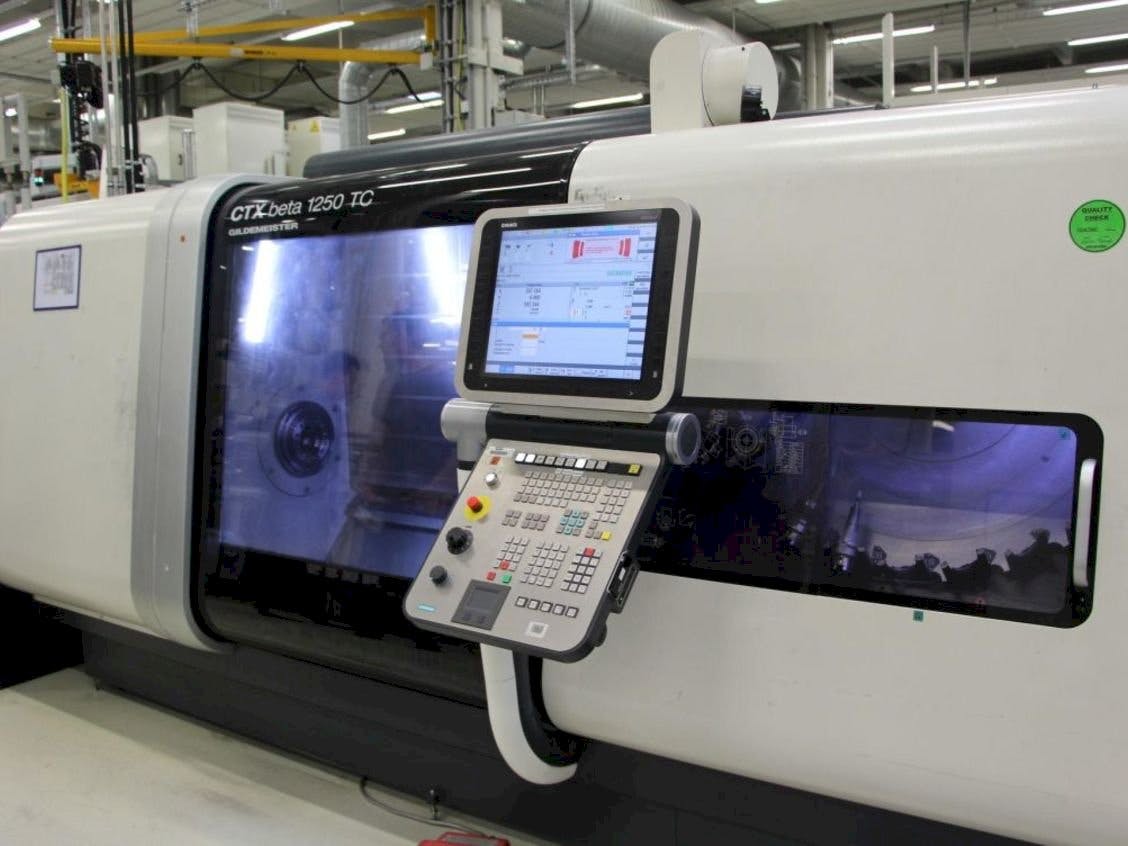 Vista frontal de la máquina DMG MORI GILDEMEISTER CTX Beta 1250 TC