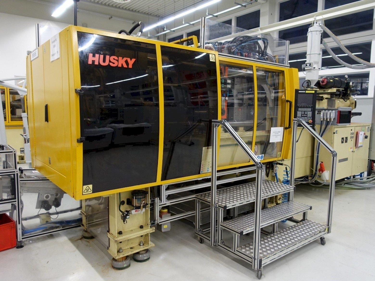 Vista frontal de la máquina Husky GL225 RS70/60