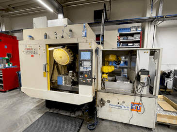 Vista frontal de la máquina FANUC Robodrill Alpha-T21iEL