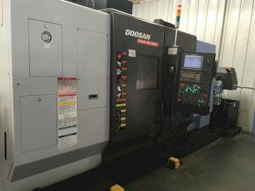 Vista frontal de la máquina Doosan Puma MX 2100 ST