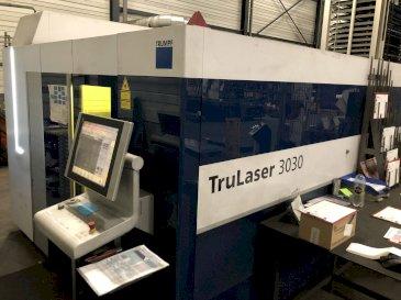 Vista frontal de la máquina Trumpf TruLaser 3030 fiber