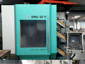 Vista frontal de la máquina DECKEL MAHO DMU 50 V