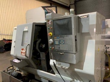 Vista frontal de la máquina HAAS SL-20