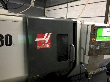 Vista frontal de la máquina HAAS ST-30