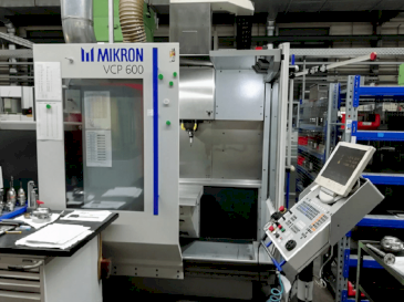 Vista frontal de la máquina MIKRON VCP 600