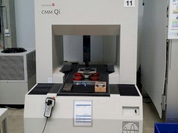 Vista frontal de la máquina EROWA CMM Qi