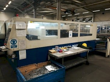 Vista frontal de la máquina Trumpf Trumatic L3030