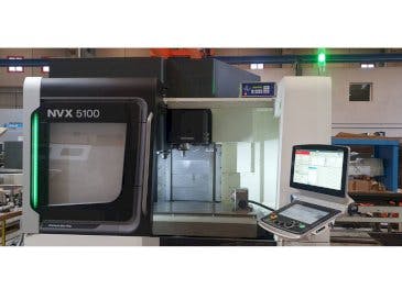 Vista frontal de la máquina DMG MORI NVX 5100/40