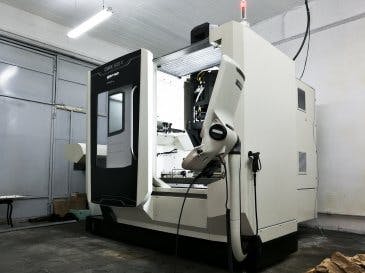 Vista derecha de la máquina DMG MORI CMX 800 V